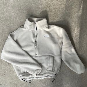 North face, pull over cropped sweater